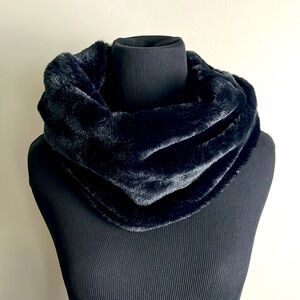 Bass faux fur single loop scarf
